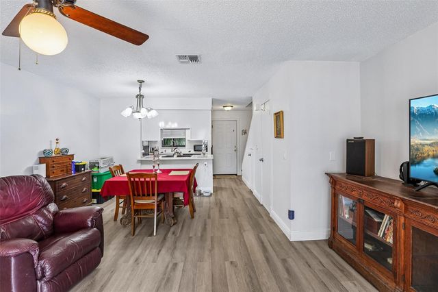 4005 OAK LIMB COURT, Tampa, FL 33614