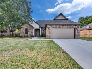 252 Freeman Boulevard, West Columbia, TX 77486