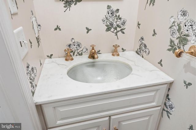 206 BANK BARN LN, Lancaster, PA 17602
