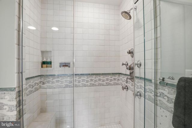 206 BANK BARN LN, Lancaster, PA 17602