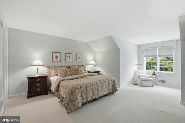 206 BANK BARN LN, Lancaster, PA 17602
