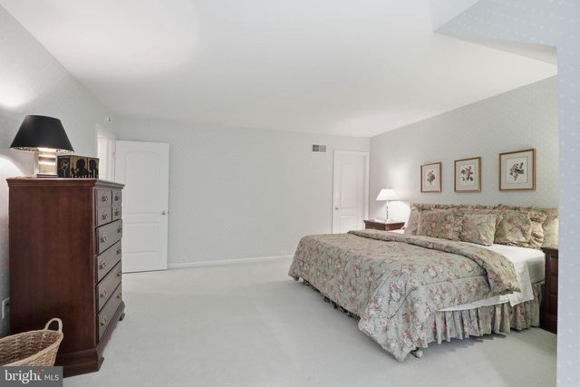206 BANK BARN LN, Lancaster, PA 17602