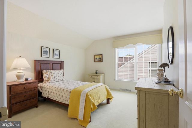 206 BANK BARN LN, Lancaster, PA 17602