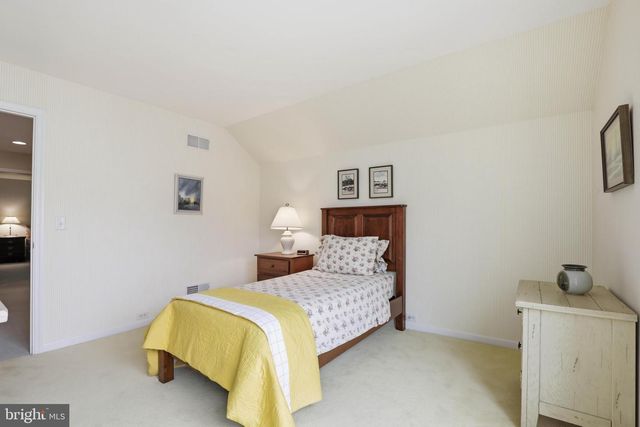 206 BANK BARN LN, Lancaster, PA 17602