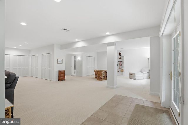 206 BANK BARN LN, Lancaster, PA 17602