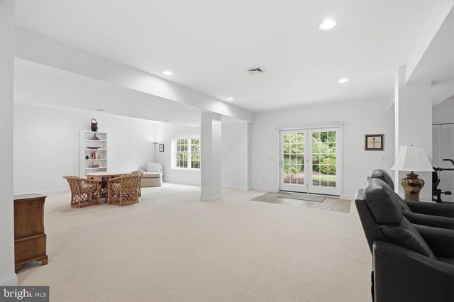206 BANK BARN LN, Lancaster, PA 17602
