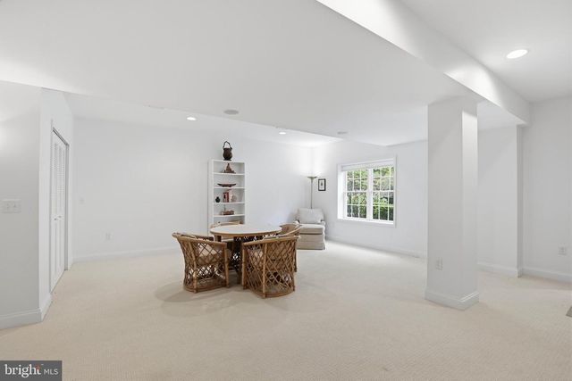 206 BANK BARN LN, Lancaster, PA 17602