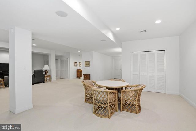 206 BANK BARN LN, Lancaster, PA 17602