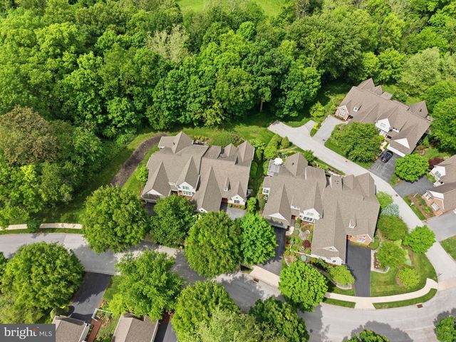 206 BANK BARN LN, Lancaster, PA 17602