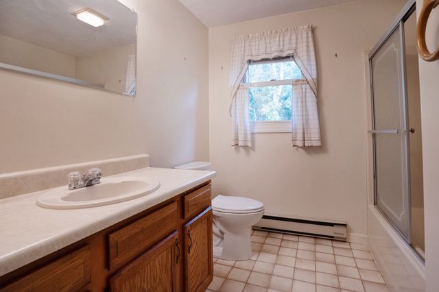 63 Plantation Rd 63, Oxford, MA 01540