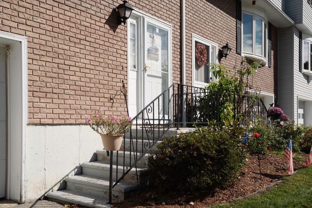 63 Plantation Rd 63, Oxford, MA 01540