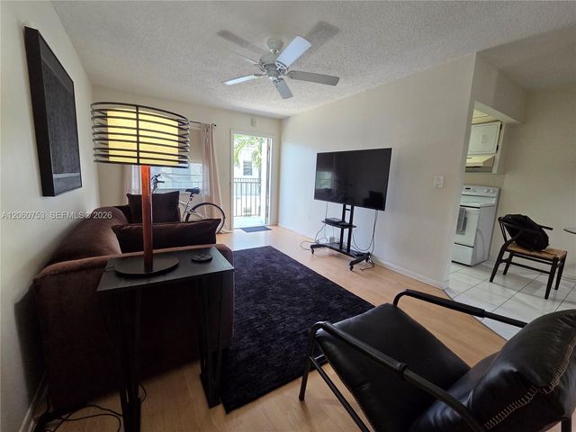 415 NE 2nd St 229, Hallandale Beach, FL 33009