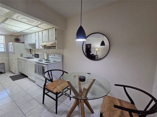 415 NE 2nd St 229, Hallandale Beach, FL 33009