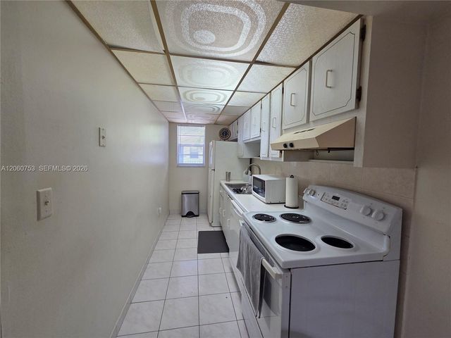 415 NE 2nd St 229, Hallandale Beach, FL 33009