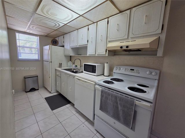 415 NE 2nd St 229, Hallandale Beach, FL 33009