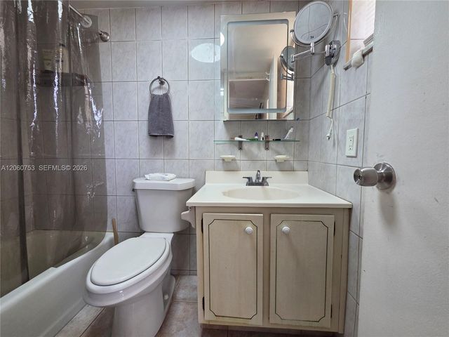 415 NE 2nd St 229, Hallandale Beach, FL 33009