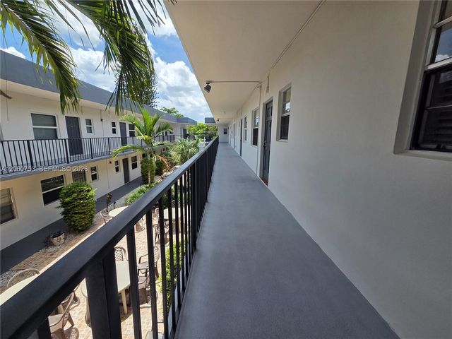 415 NE 2nd St 229, Hallandale Beach, FL 33009