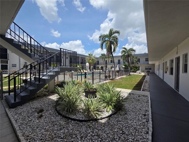 415 NE 2nd St 229, Hallandale Beach, FL 33009