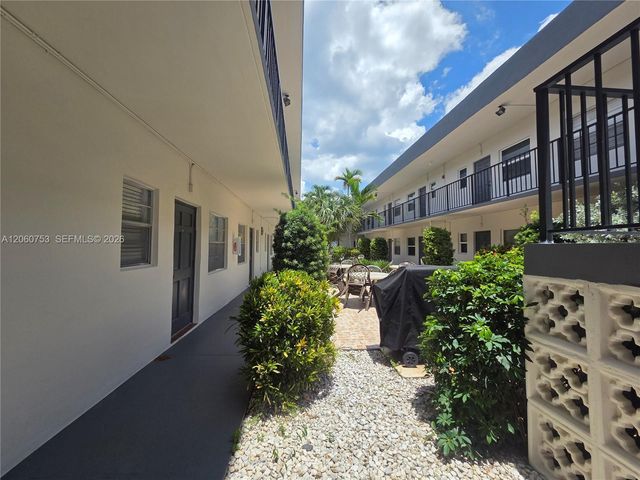 415 NE 2nd St 229, Hallandale Beach, FL 33009