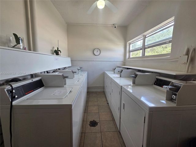 415 NE 2nd St 229, Hallandale Beach, FL 33009