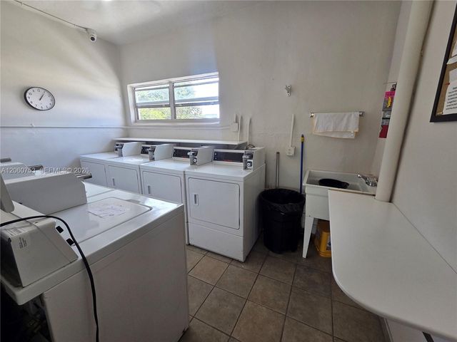 415 NE 2nd St 229, Hallandale Beach, FL 33009