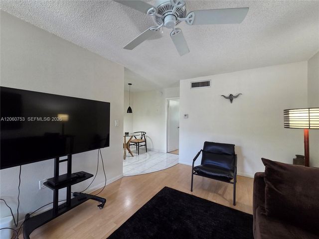415 NE 2nd St 229, Hallandale Beach, FL 33009