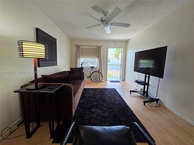 415 NE 2nd St 229, Hallandale Beach, FL 33009