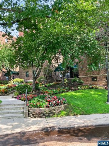 2339 Hudson Terrace C7, Fort Lee, NJ 07024