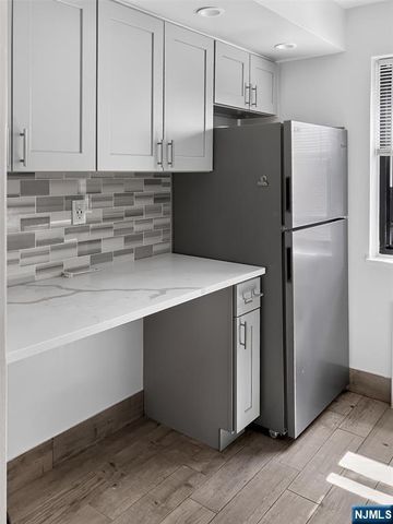 2339 Hudson Terrace C7, Fort Lee, NJ 07024