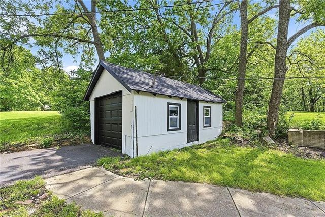 1106 College Hill Street, Pleasant Hill, MO 64080