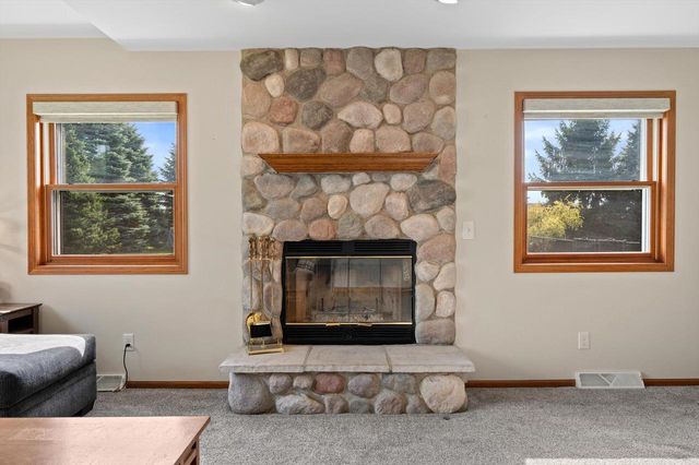 W1215 Jolly COURT, Ixonia, WI 53036