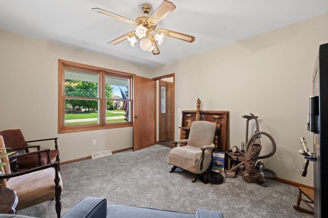 W1215 Jolly COURT, Ixonia, WI 53036