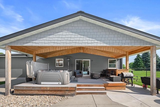 W1215 Jolly COURT, Ixonia, WI 53036