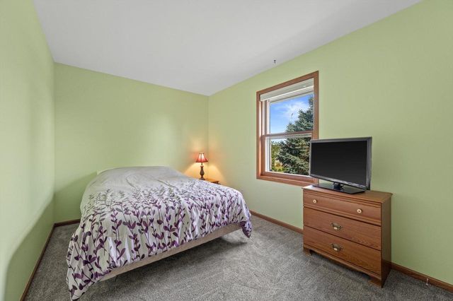 W1215 Jolly COURT, Ixonia, WI 53036