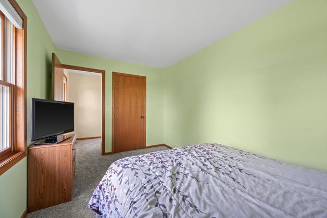 W1215 Jolly COURT, Ixonia, WI 53036
