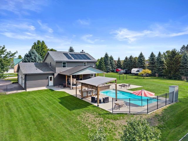 W1215 Jolly COURT, Ixonia, WI 53036