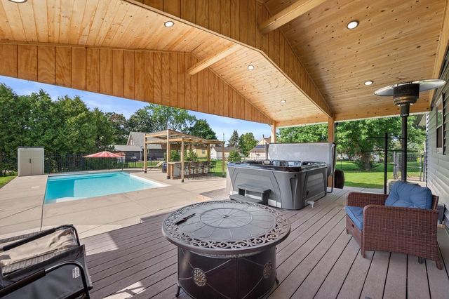 W1215 Jolly COURT, Ixonia, WI 53036