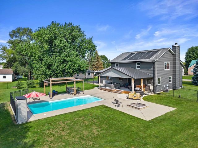 W1215 Jolly COURT, Ixonia, WI 53036
