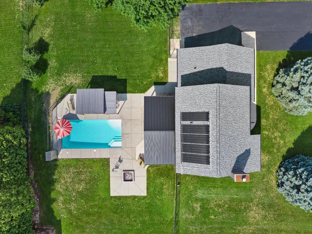 W1215 Jolly COURT, Ixonia, WI 53036