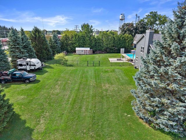 W1215 Jolly COURT, Ixonia, WI 53036