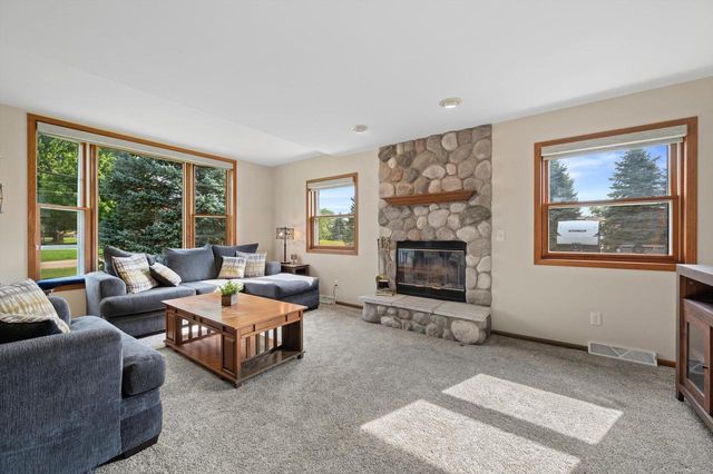 W1215 Jolly COURT, Ixonia, WI 53036