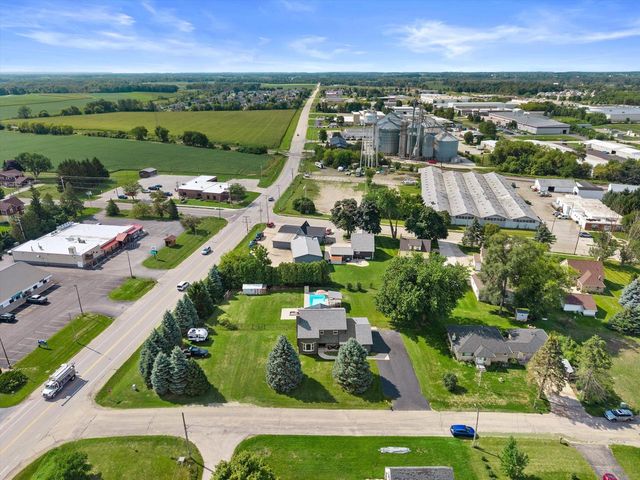 W1215 Jolly COURT, Ixonia, WI 53036