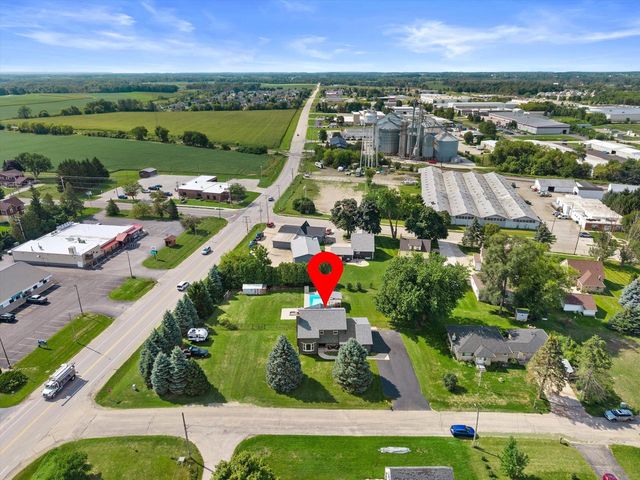 W1215 Jolly COURT, Ixonia, WI 53036