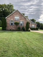 1080 Summerstar Cir, Gallatin, TN 37066
