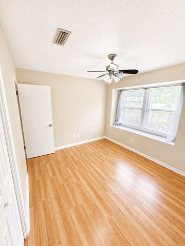 2002 Hardwick, Dothan, AL 36303
