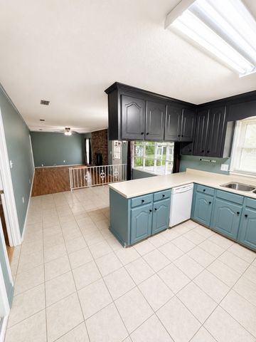2002 Hardwick, Dothan, AL 36303