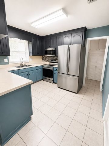 2002 Hardwick, Dothan, AL 36303
