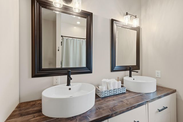 8477 84th Street Se, Caledonia Twp, MI 49302