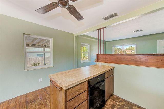 5272 48TH TERRACE N, St Petersburg, FL 33709