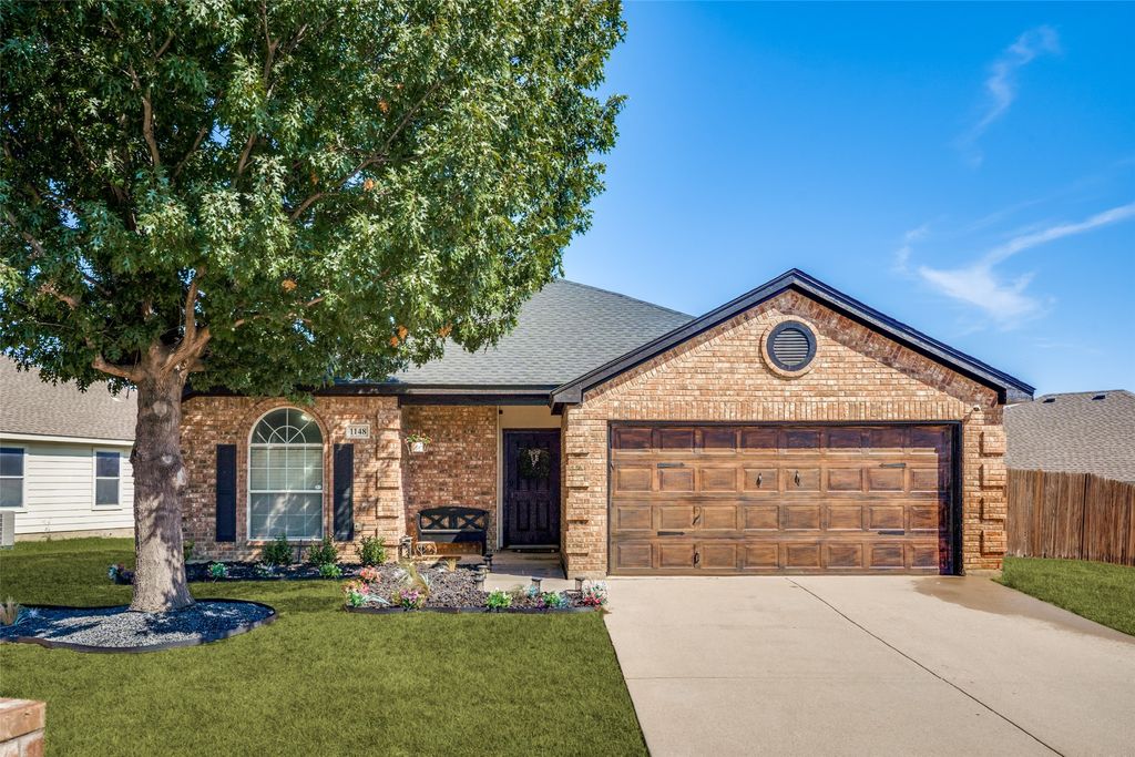 1148 Mustang Ridge Drive, Fort Worth, TX 76052 — exterior
